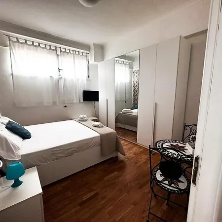 4 Corone 3* Nápoly